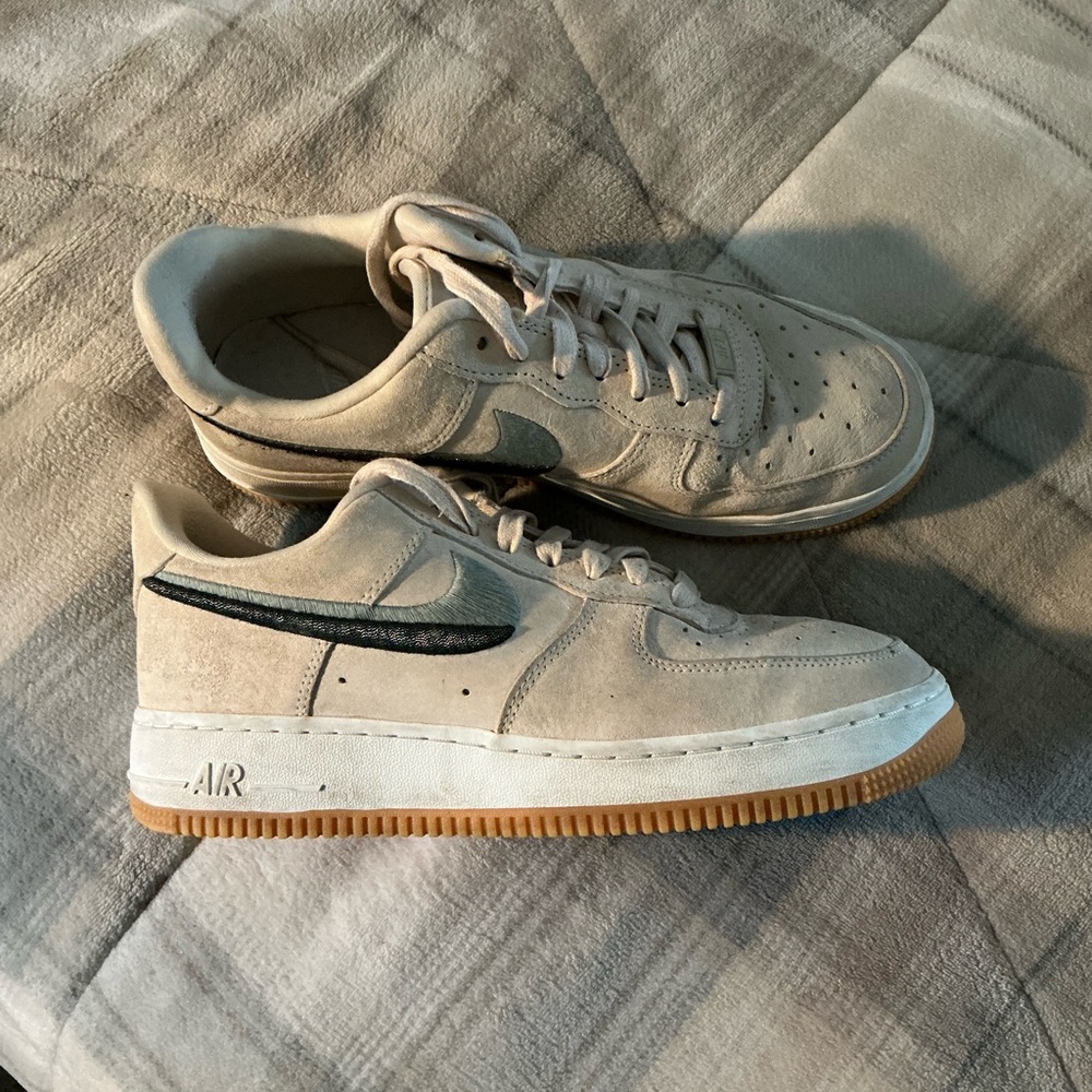 Women’s Nike AF1 - Picture 2 of 4